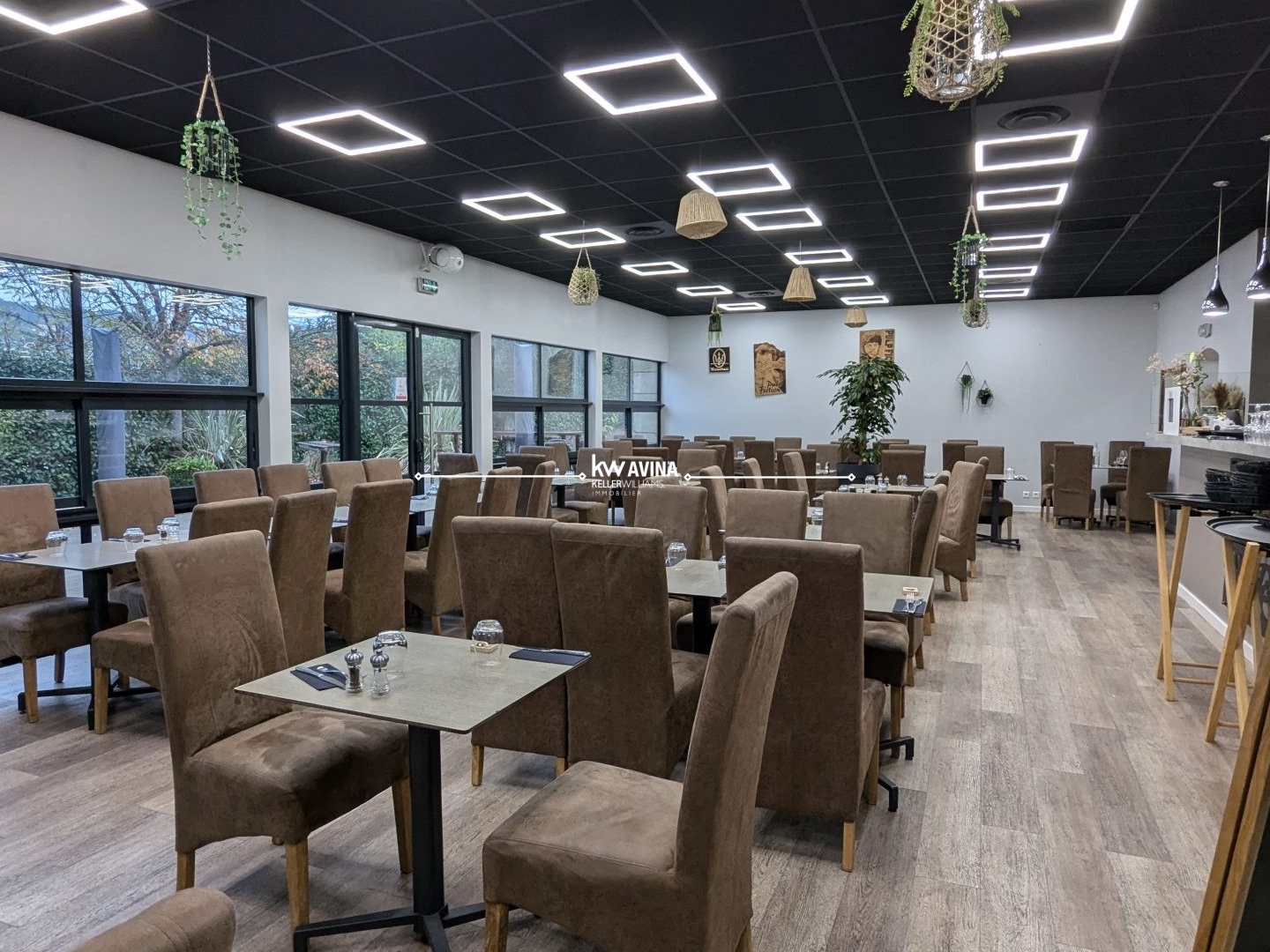 Parking / garage / box à vendre - 250m2 - Meyreuil (13590)