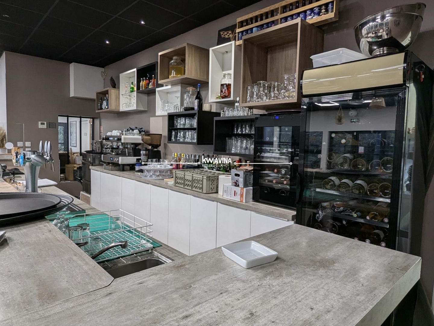 Parking / garage / box à vendre - 250m2 - Meyreuil (13590)