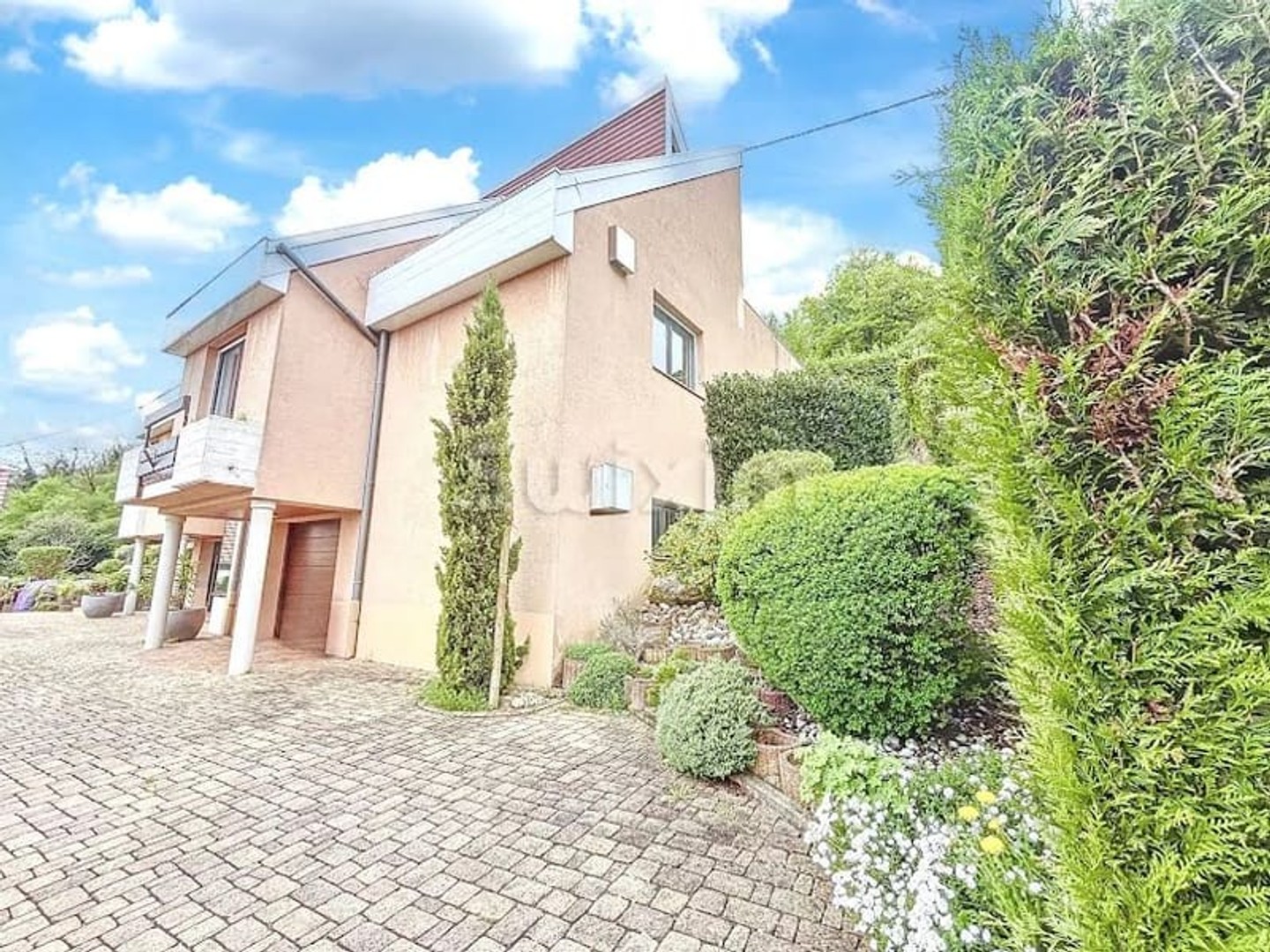 Maison 9 pièces 300 m²