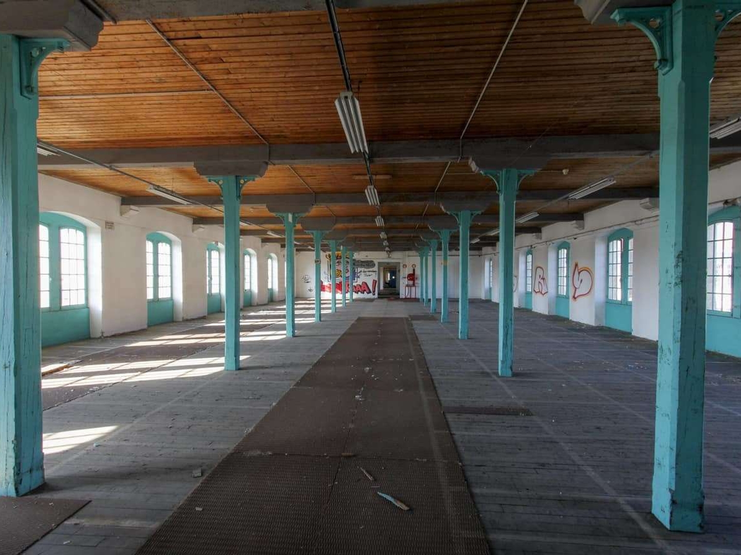 AV locaux d'activités de 500 à 3 200m² à Tonneins