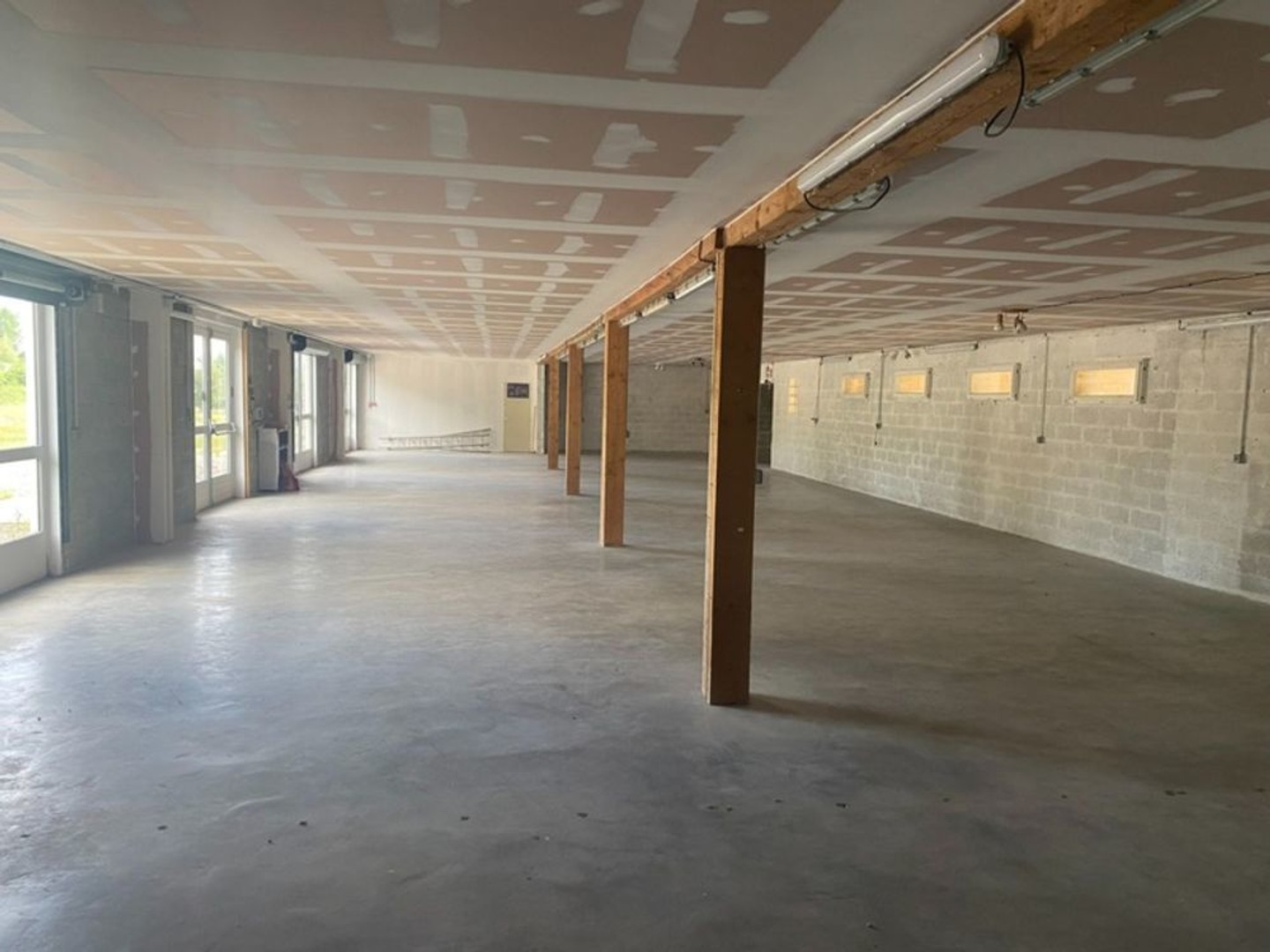 Local d'activité/commerce/bureau à vendre PONT L'EVEQUE (14)