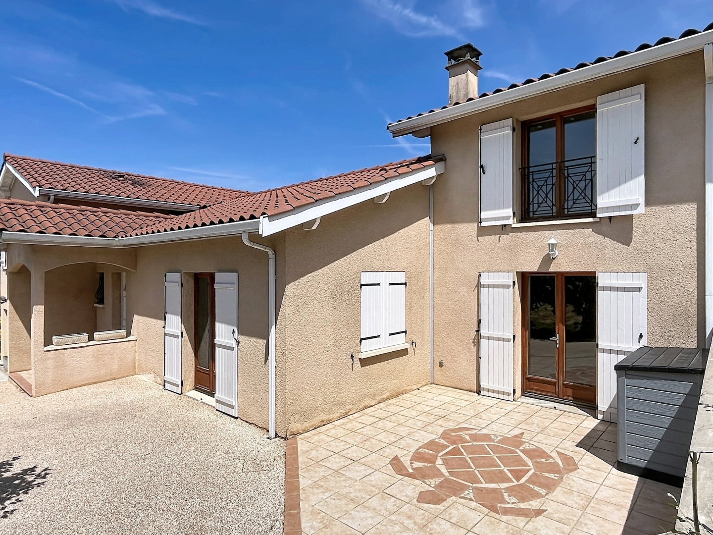 Maison spacieuse dans un havre de paix sur MAUBEC (38300)