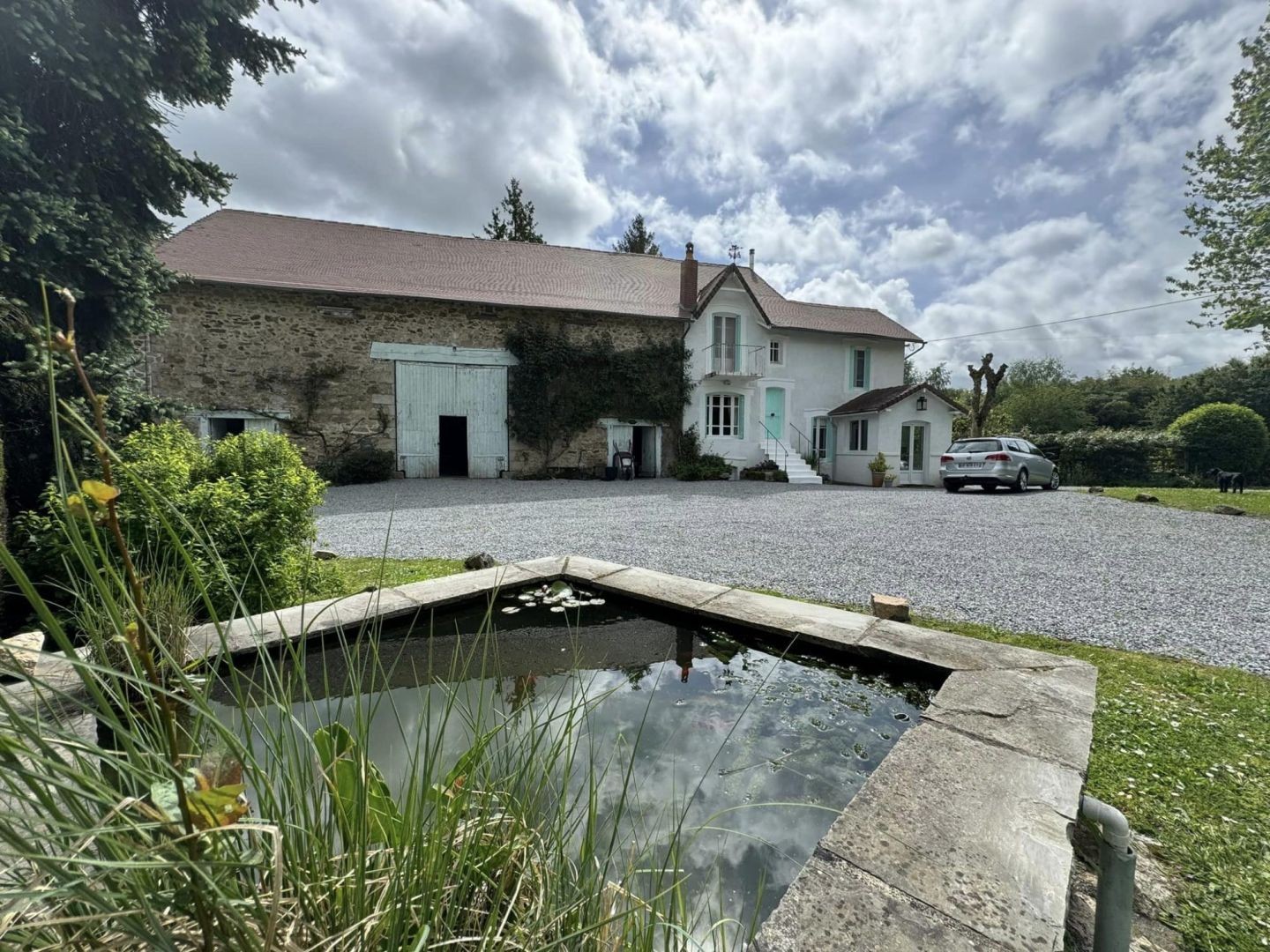 Haute Vienne - Stunning Farmhouse With 6 Hectares Of Land Including 2 Lakes