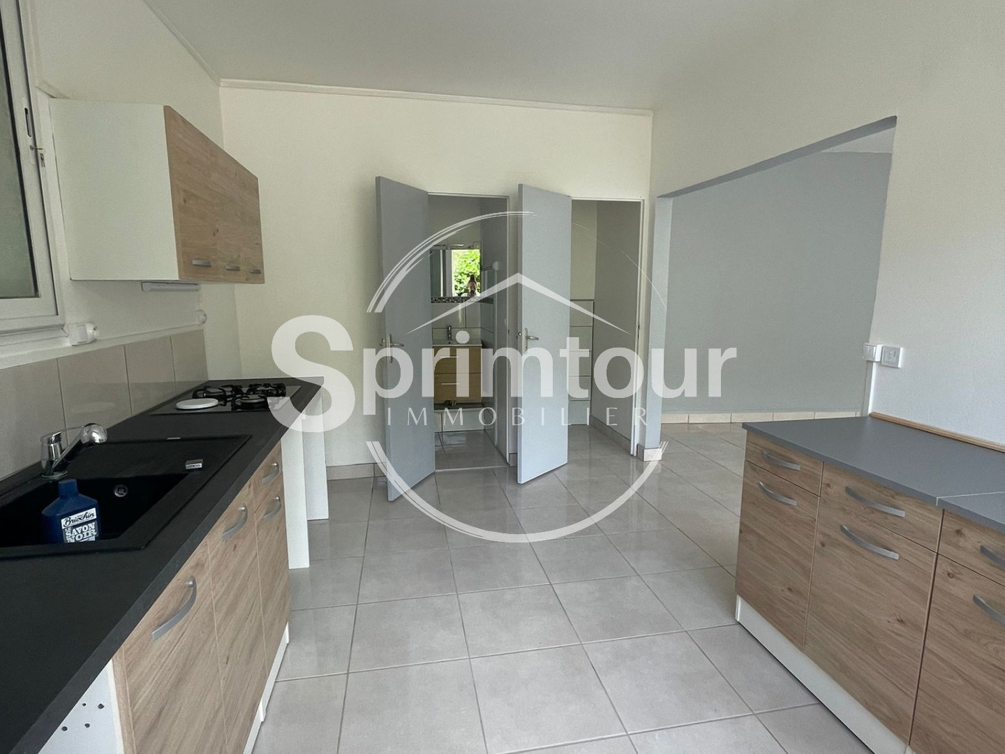 Maison familiale de 4 chambres avec T2 indépendant et garage