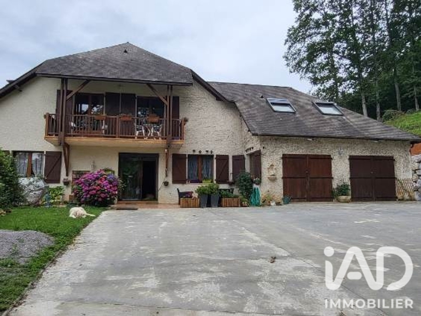 Maison 10 pièces 318 m²