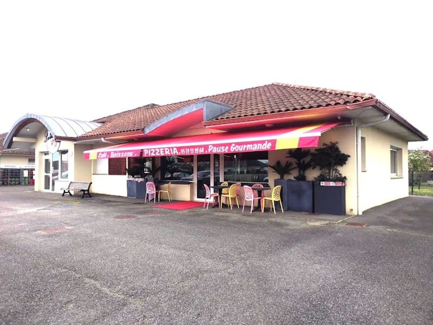 Magasin à vendre - 4 pièces - 71m2 - Mazerolles (64230)