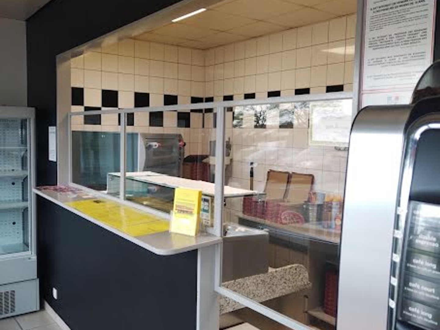 Magasin à vendre - 4 pièces - 71m2 - Mazerolles (64230)