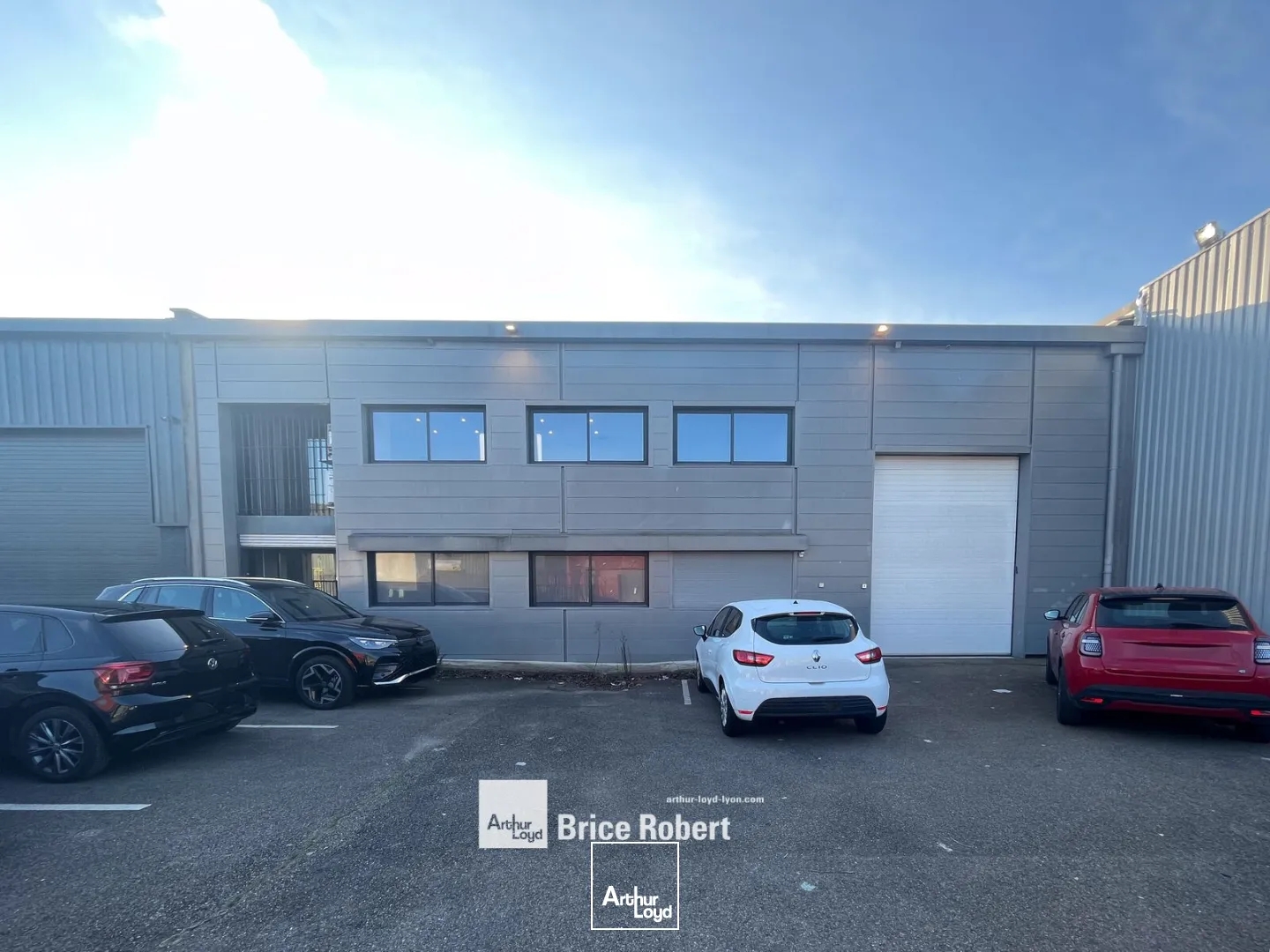Entrepôt indépendant à vendre à Villeurbanne avec accès poids lourds et parking