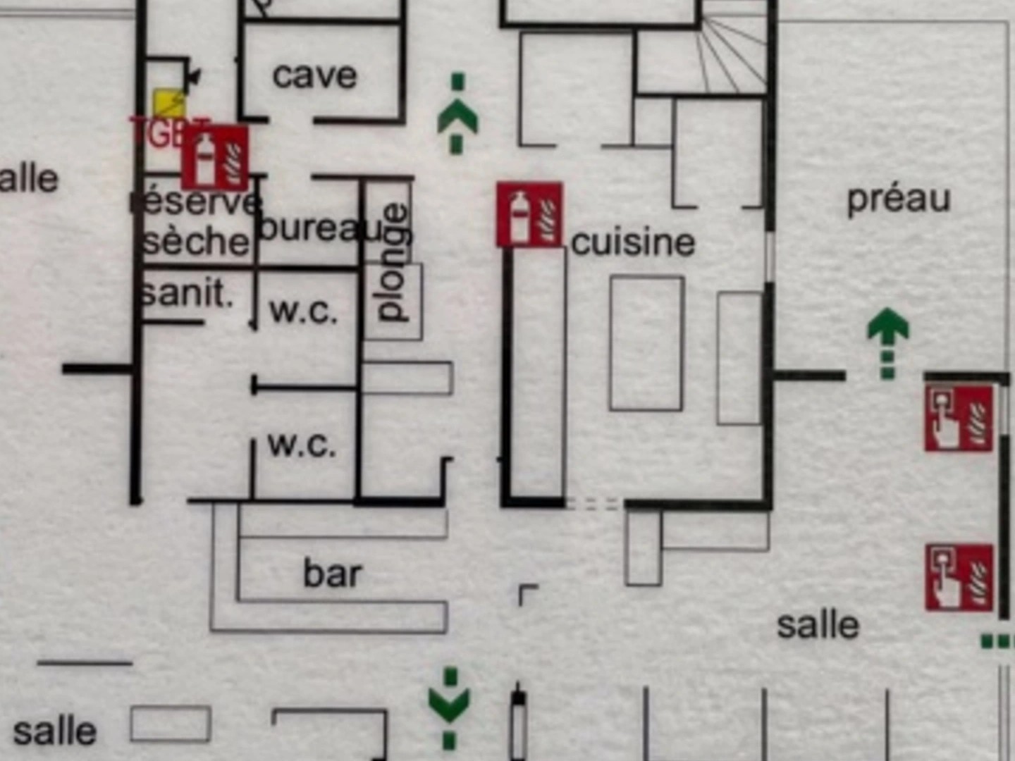 Commerce 15 pièces 400 m²