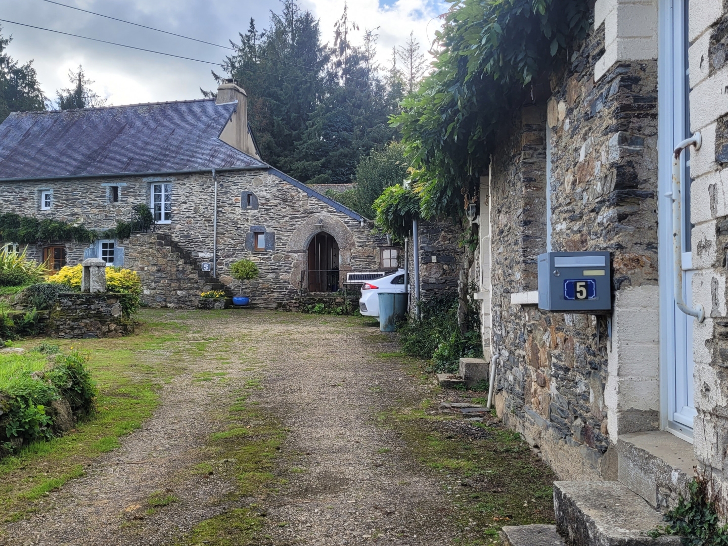 Ensemble de deux maisons en pierre, Saint-Mayeux (22)