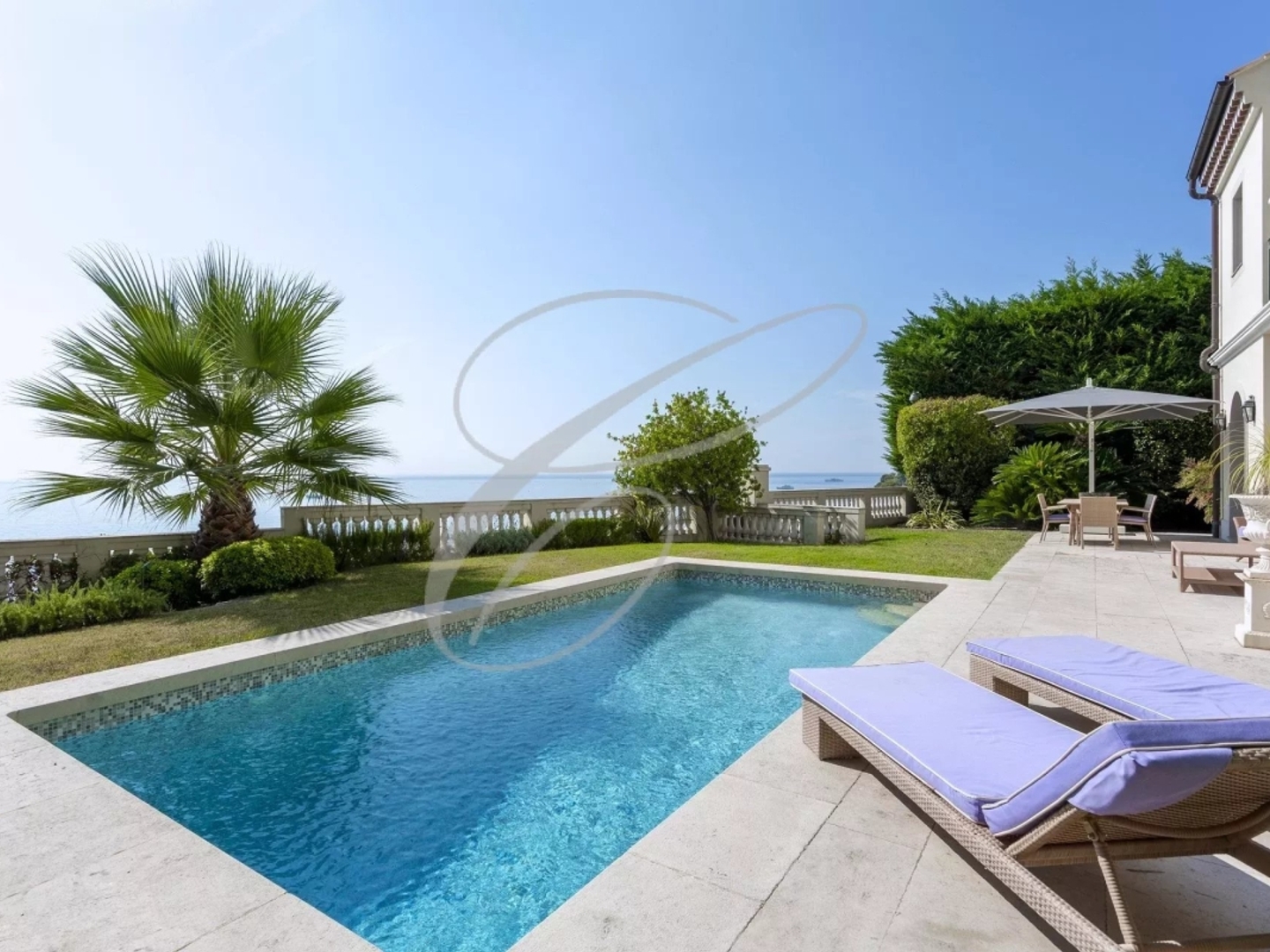 CAP MARTIN PIEDS DANS L'EAU - VILLA