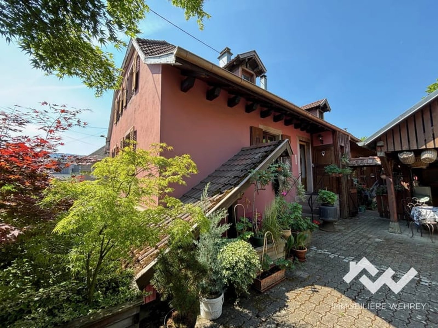 Immeuble 292 m² avec 3 logements et dépendances