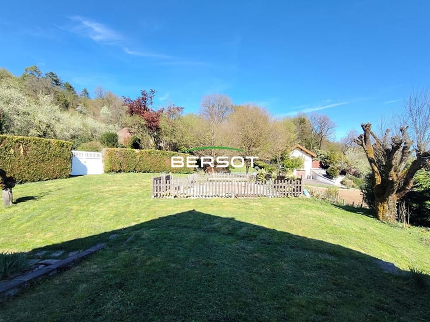 Maison à vendre - 14 pièces - 369m2 - Baume-Les-Dames (25110)