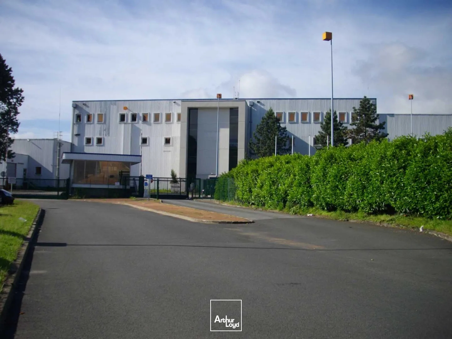 A vendre - Bureaux à rénover situés à Saint Priest en Jarez.