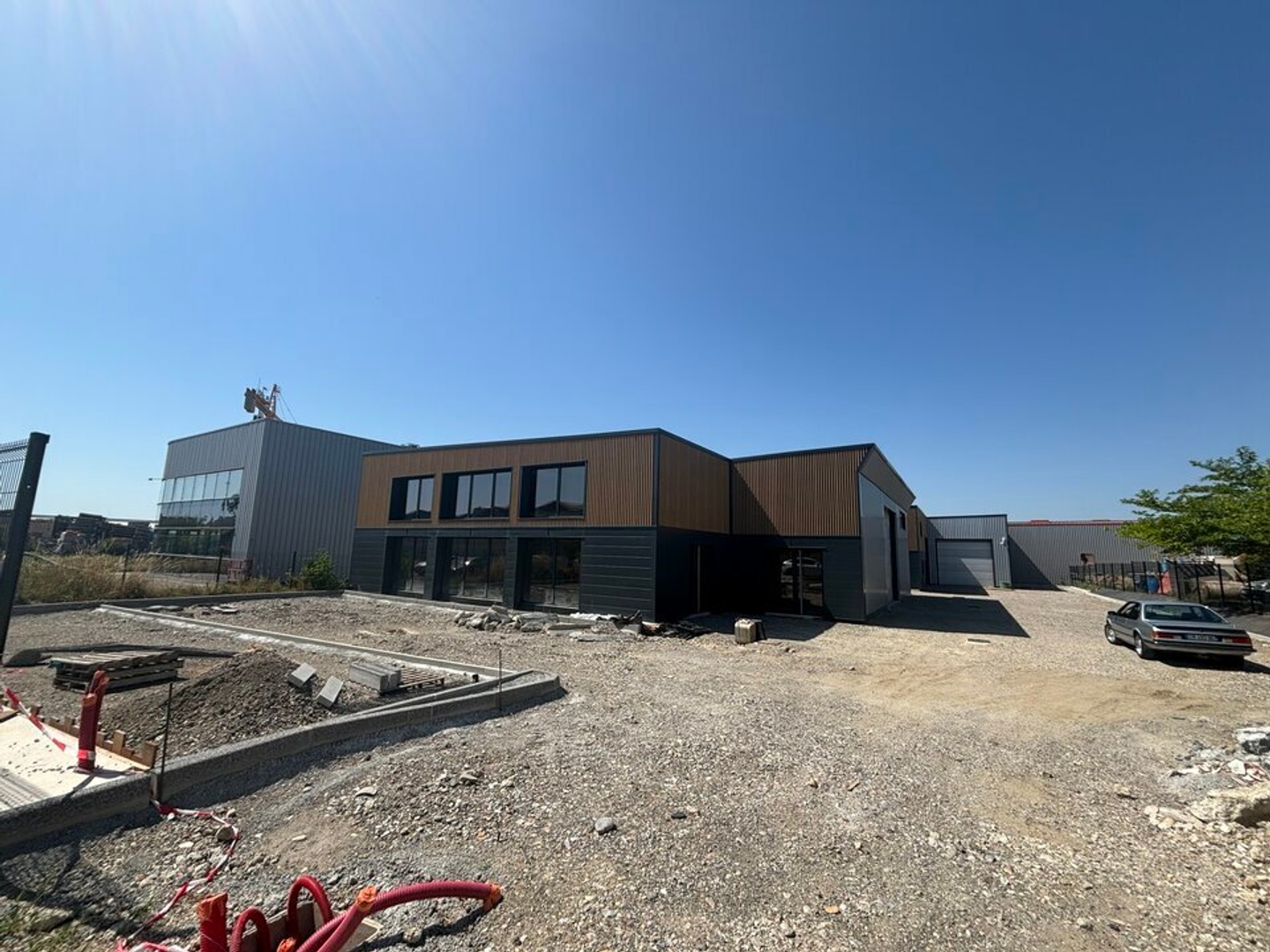 Local industriel 1083 m²