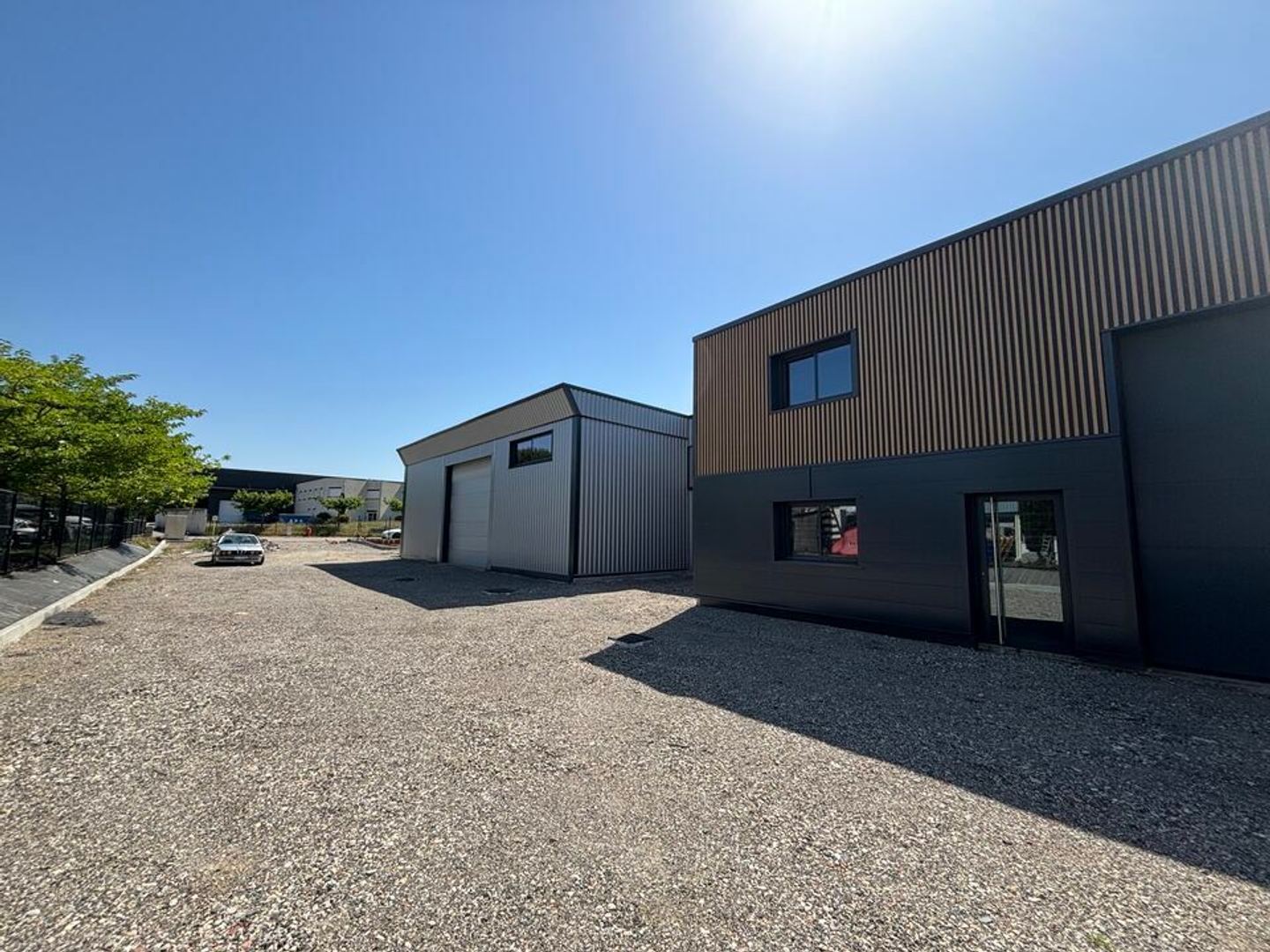 Locaux à vendre - 1083m2 - Mornant (69440)