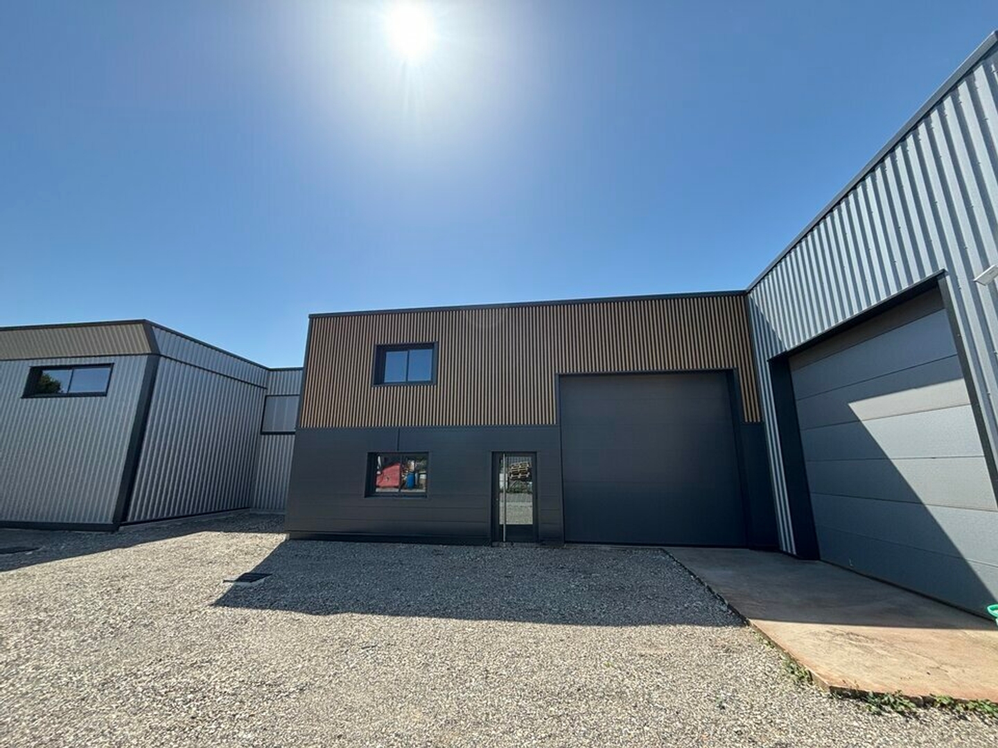 Locaux à vendre - 1083m2 - Mornant (69440)