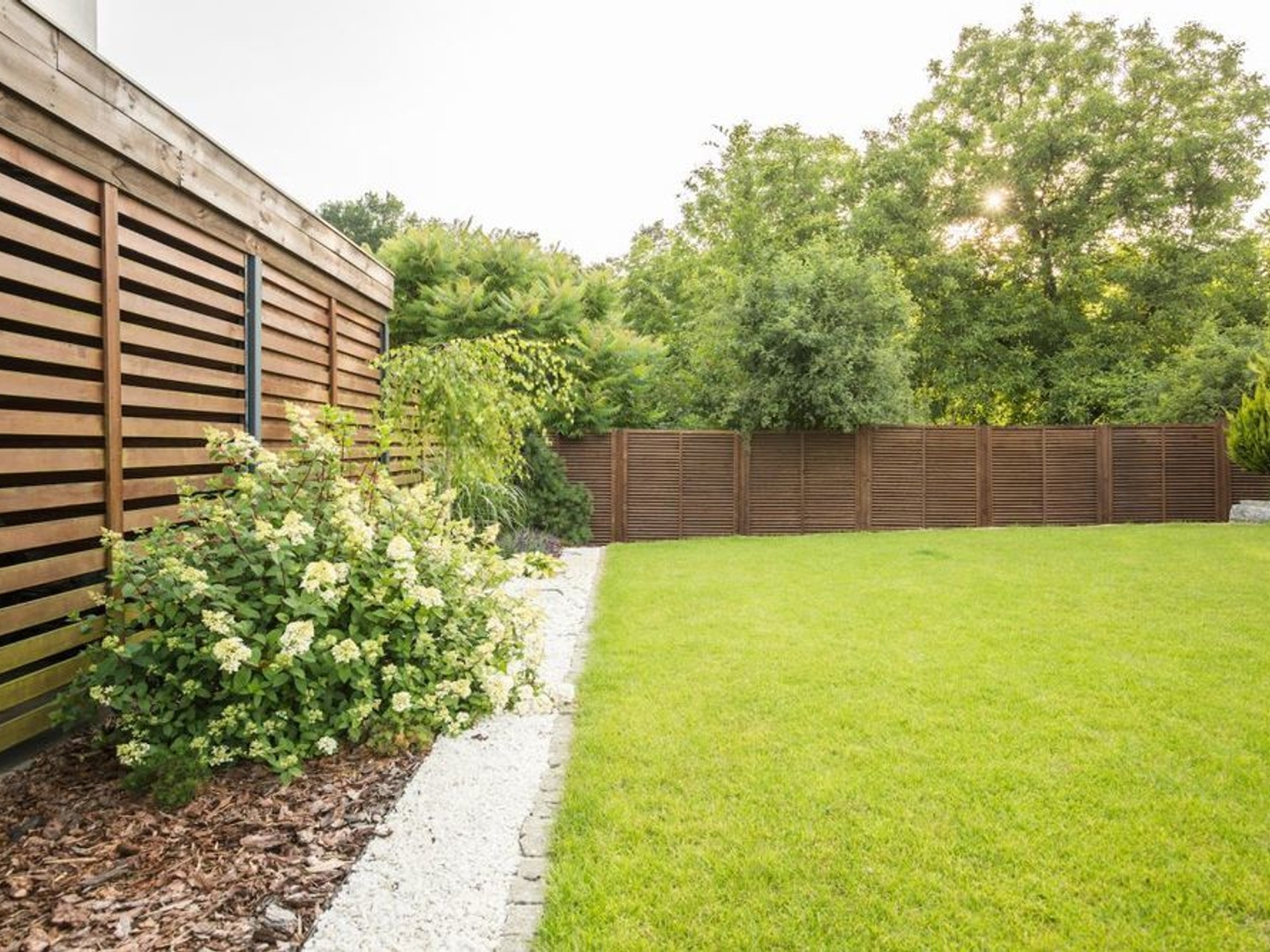Exceptionnel 5 pièces avec jardins privatifs à Neuilly Saint james avec parking