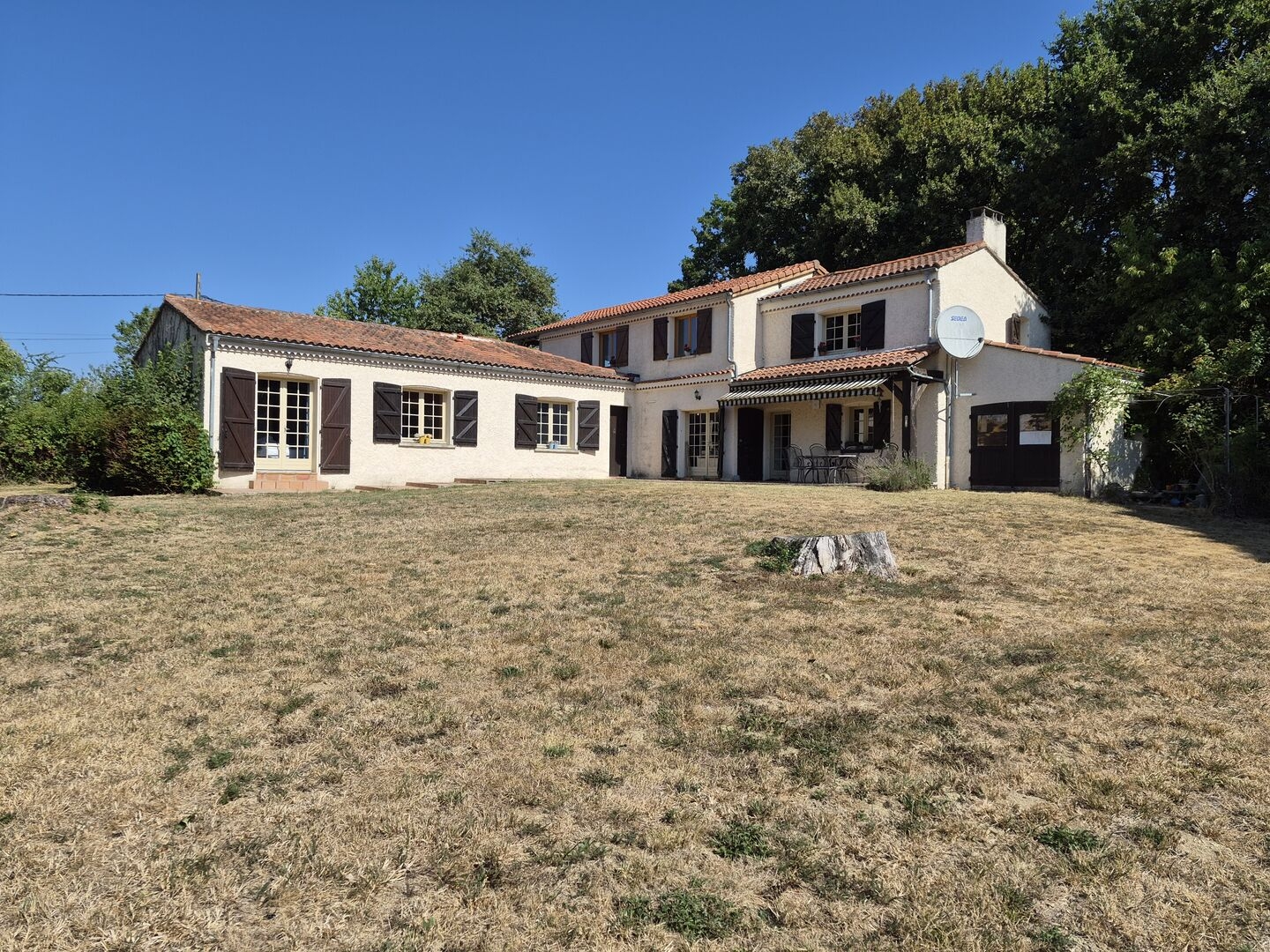 À vendre, proche de Tarbes (64) : Spacieuse villa comprenant 4 chambres, bureau, suite parentale, abri pour voiture et atelier,