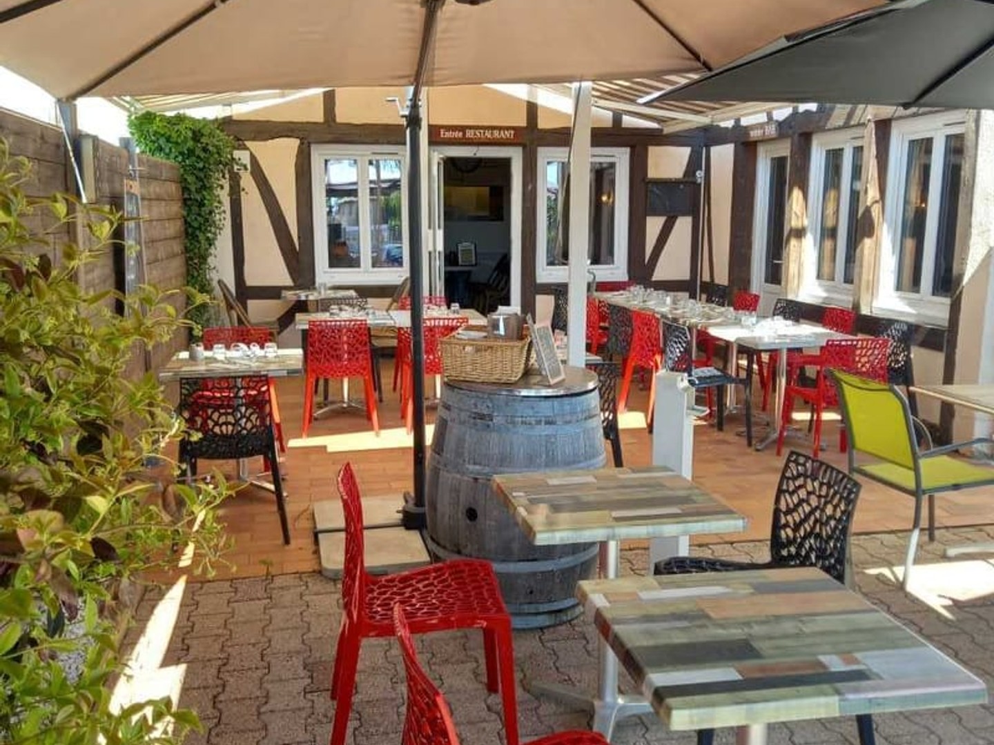 MACON A 5 KMS EN VAL DE SAONE SECTEUR GRIEGES - BELLE AFFAIRE A VENDRE BAR RESTAURANT AVEC TERRASSE