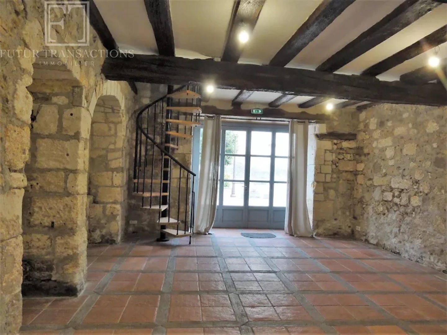 Immeuble à vendre - 4 pièces - 95m2 - Bourdeilles (24310)