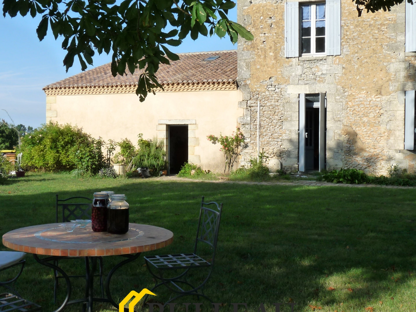 Maison à vendre - 5 pièces - 199m2 - Berson (33390)