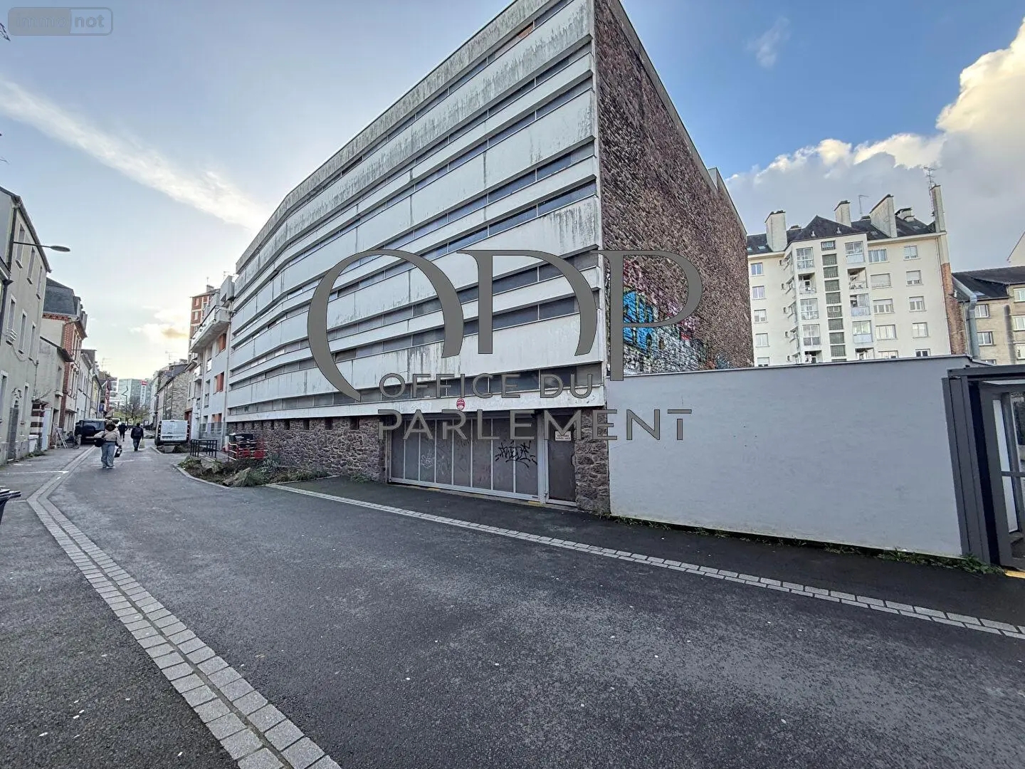 Garage/parking