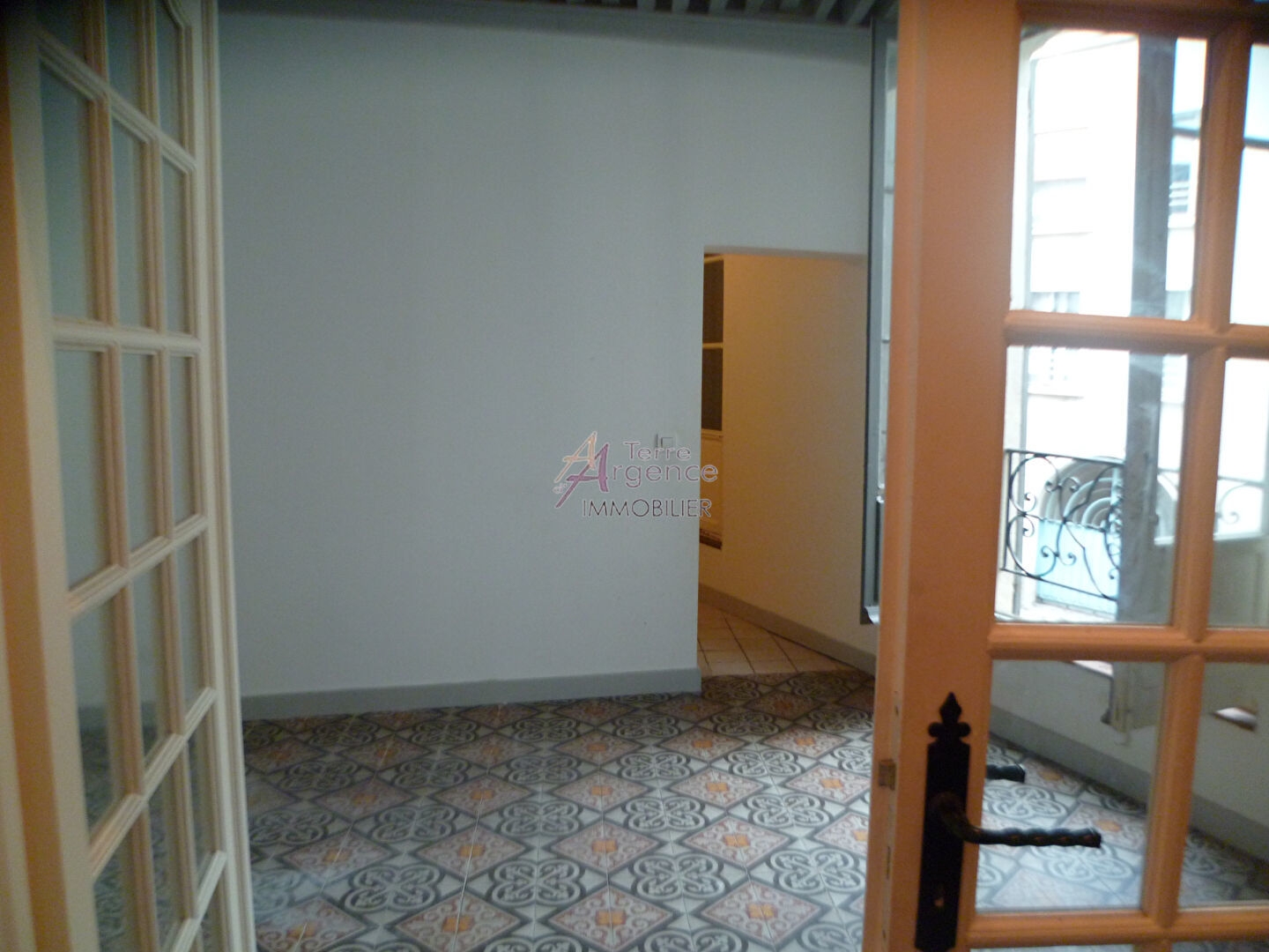 Appartement à vendre - 2 pièces - 67m2 - Beaucaire (30300)