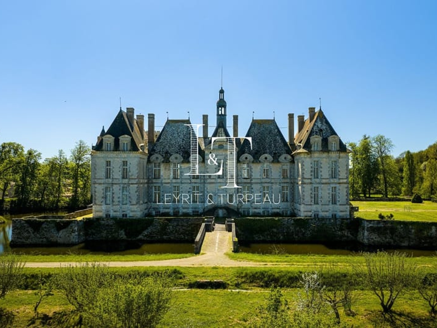 Maison à vendre - 20 pièces - 1500m2 - Niort (79000)