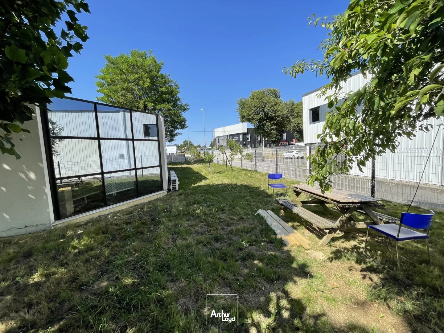 BUREAUX À VENDRE-194 M²-SAUTRON