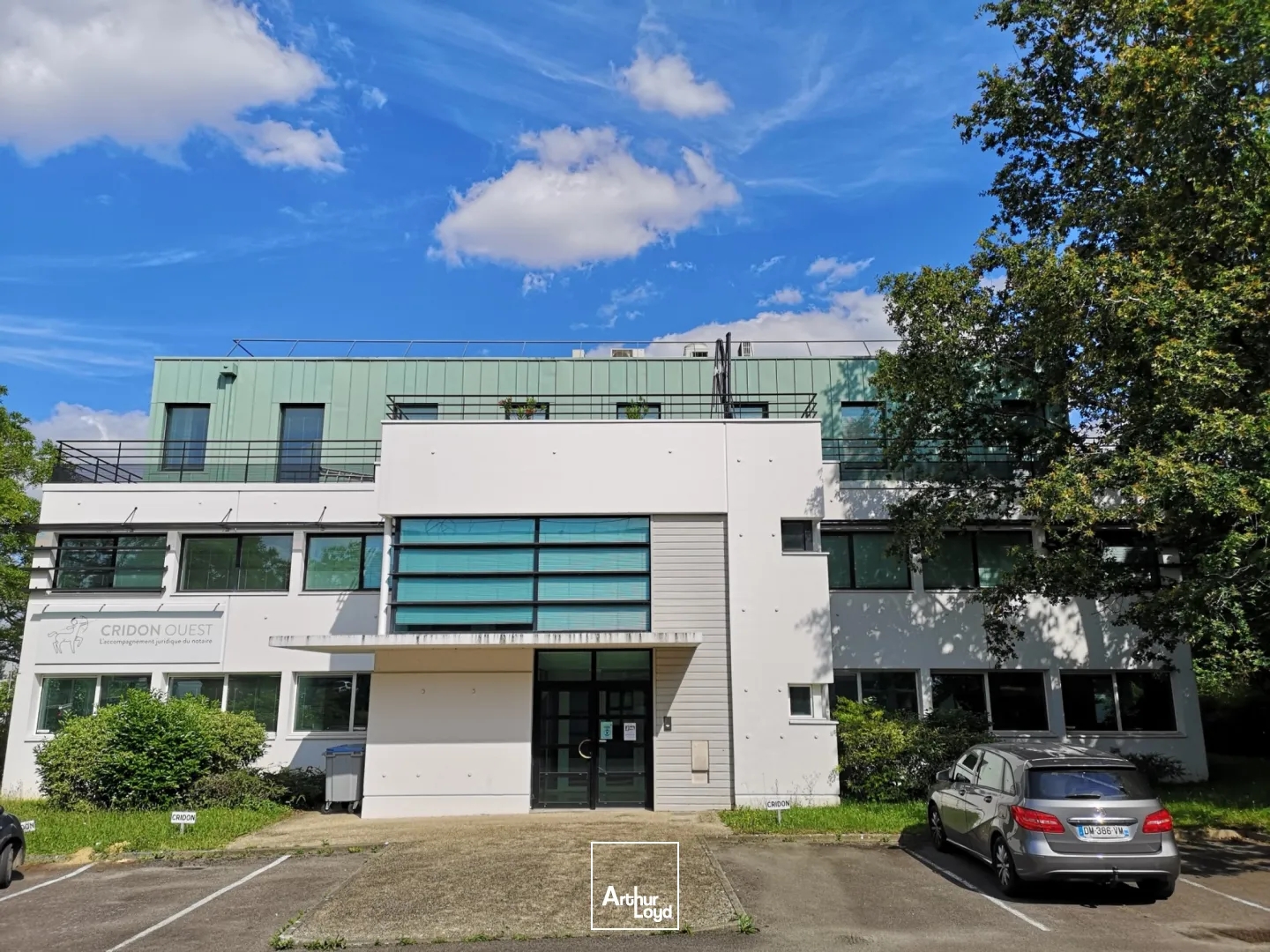 Immeuble de bureaux indépendant à vendre à Nantes nord avec stationnements
