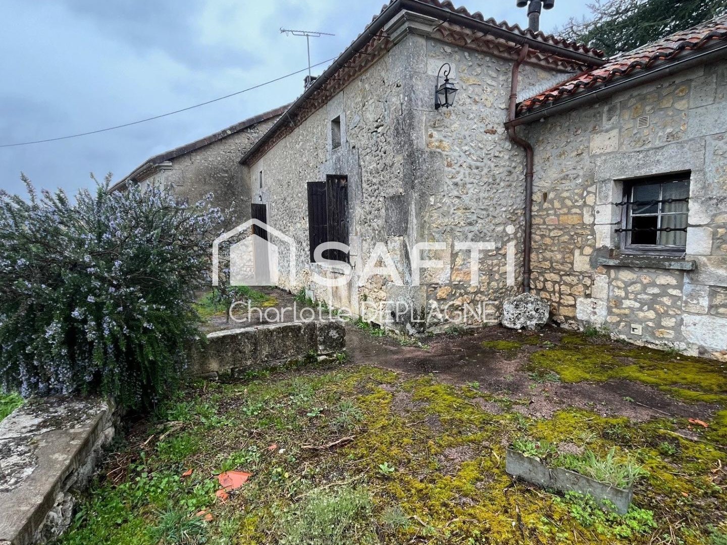 Ensemble immobilier avec beau potentiel