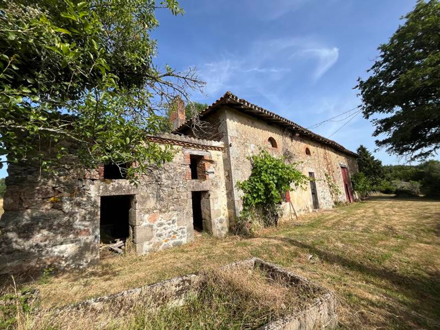 Maison à vendre - 4 pièces - 120m2 - Lesterps (16420)
