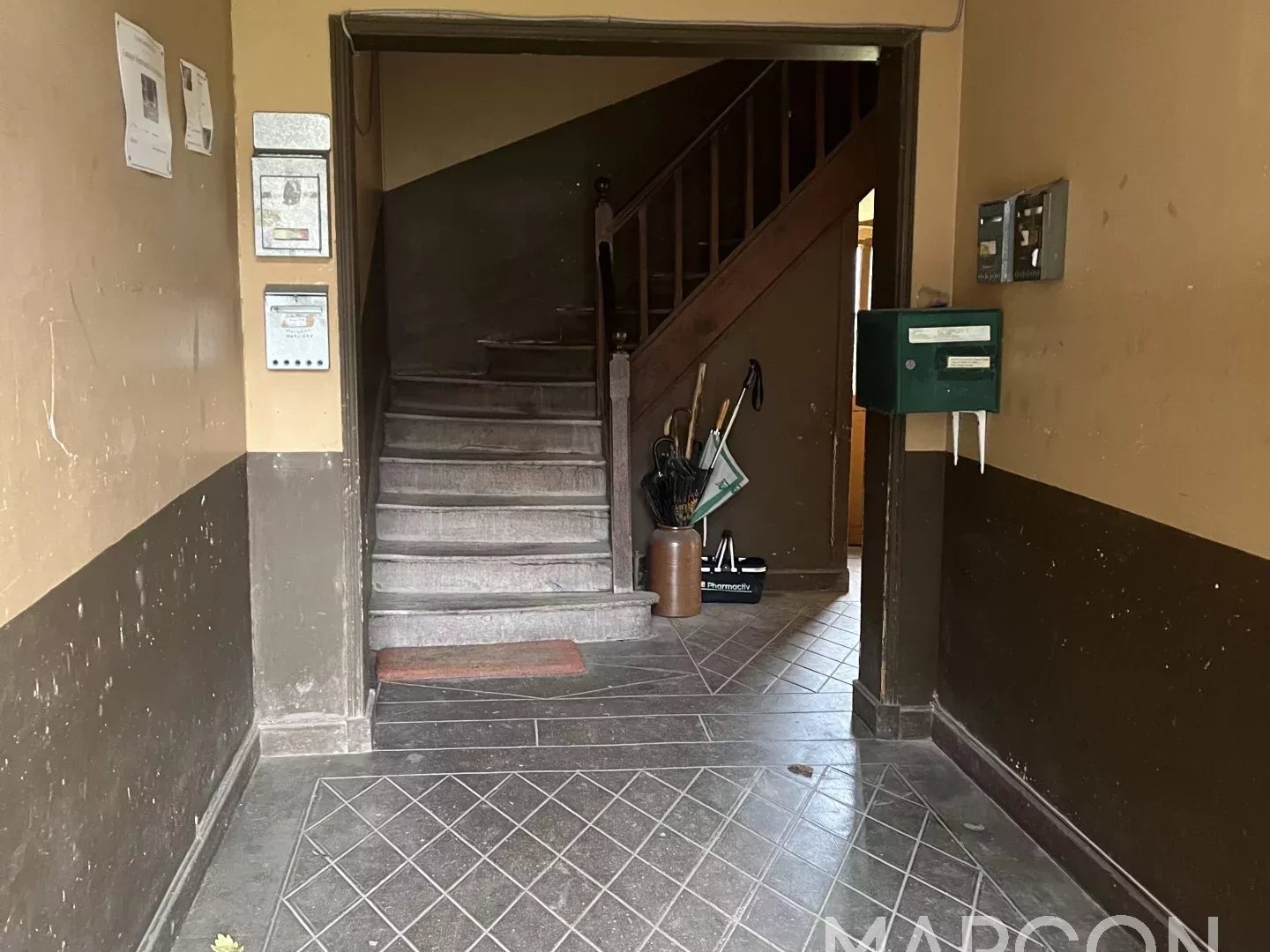 Maison à vendre - 11 pièces - 196m2 - Moutier-Rozeille (23200)