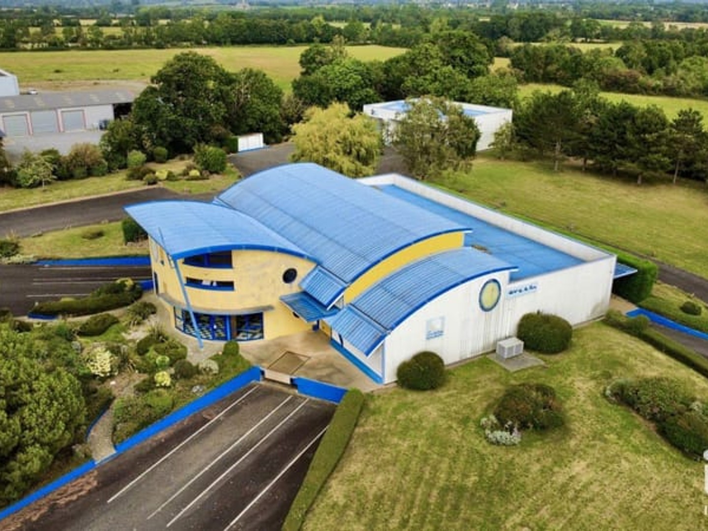 Immeuble commercial 880 m²
