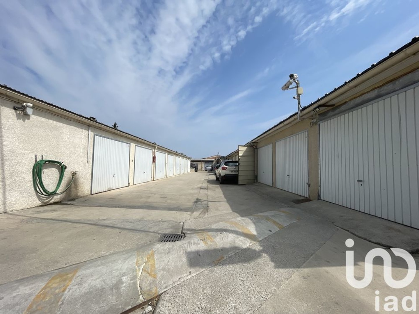 Vente garage 2 977 m²