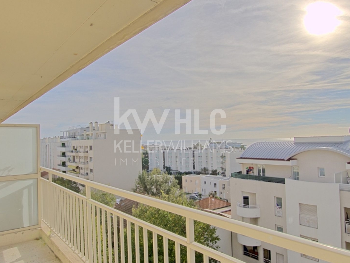 Appartement 3 pièces avec vue mer à JUAN-LES-PINS