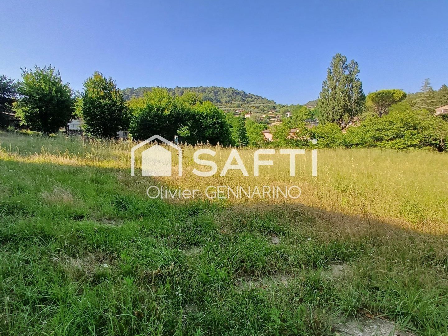 MAGNIFIQUE TERRAIN DE 2 209 M²