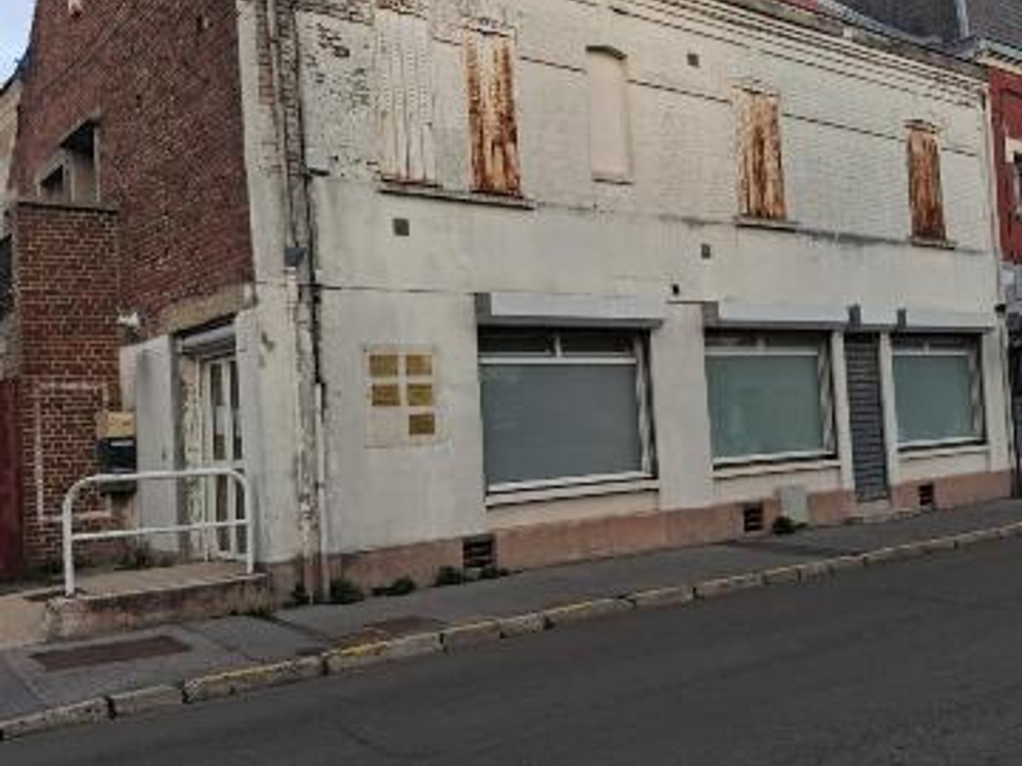 Local professionnel 148 m²