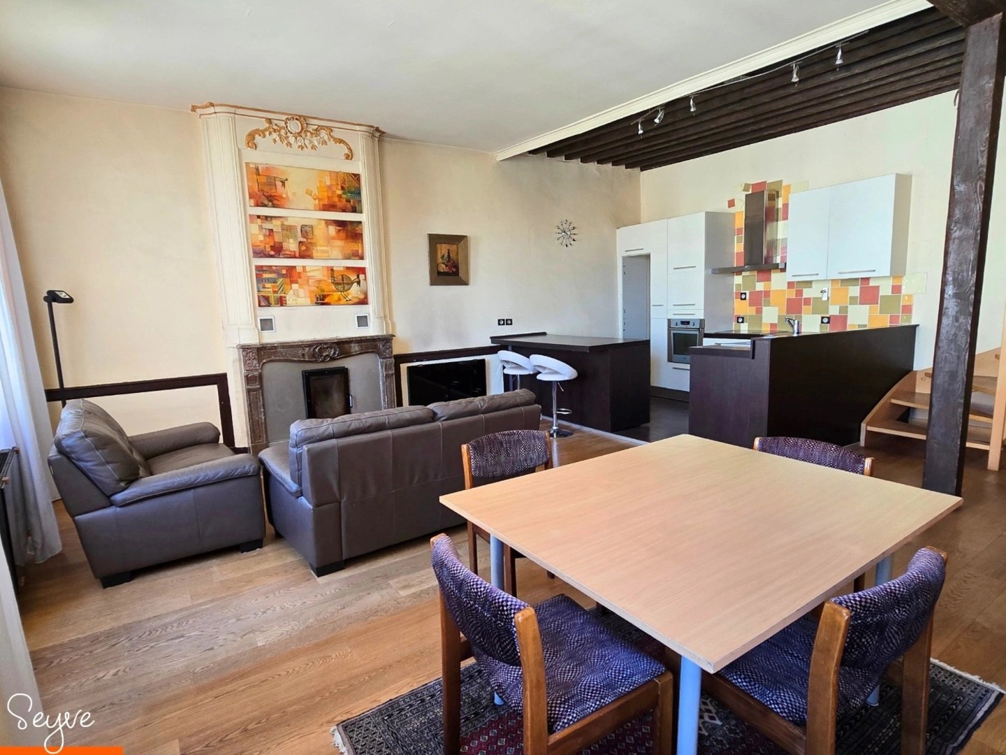 Maison de ville de 240 m² avec 5 chambres - cave et dépendance