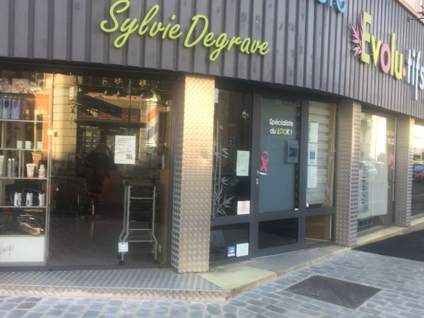 Commerce de la beauté coiffure....