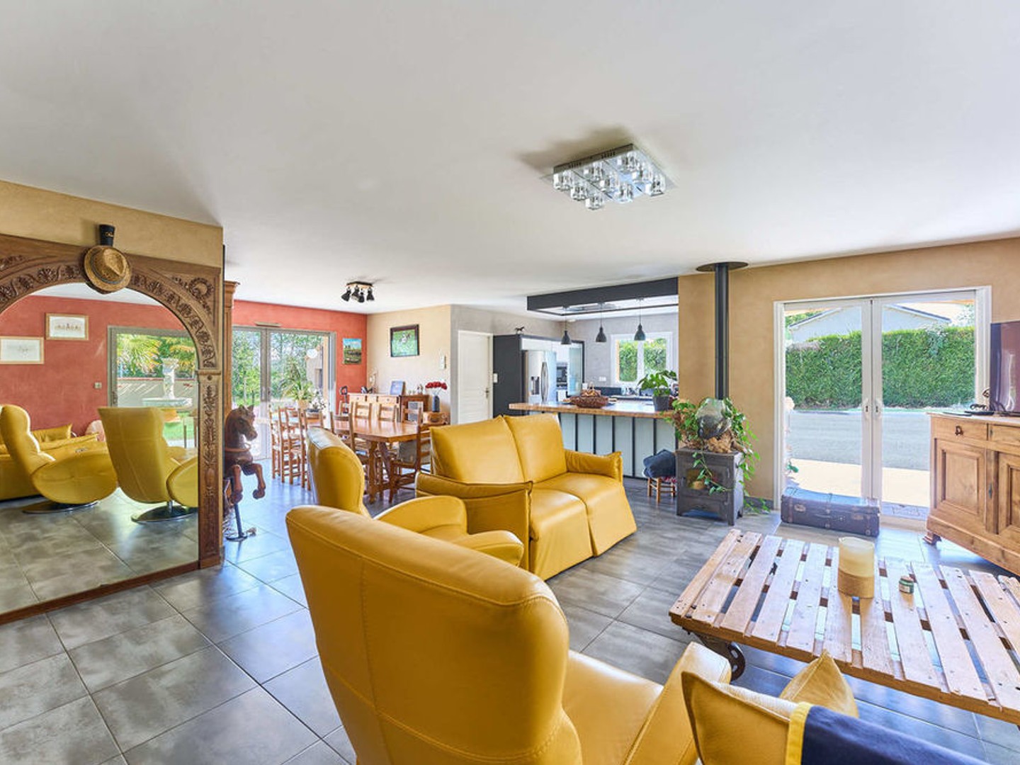 MAISON DE PLAIN PIED SUR GRAND TERRAIN CLOS A MAUGES SUR LOIRE