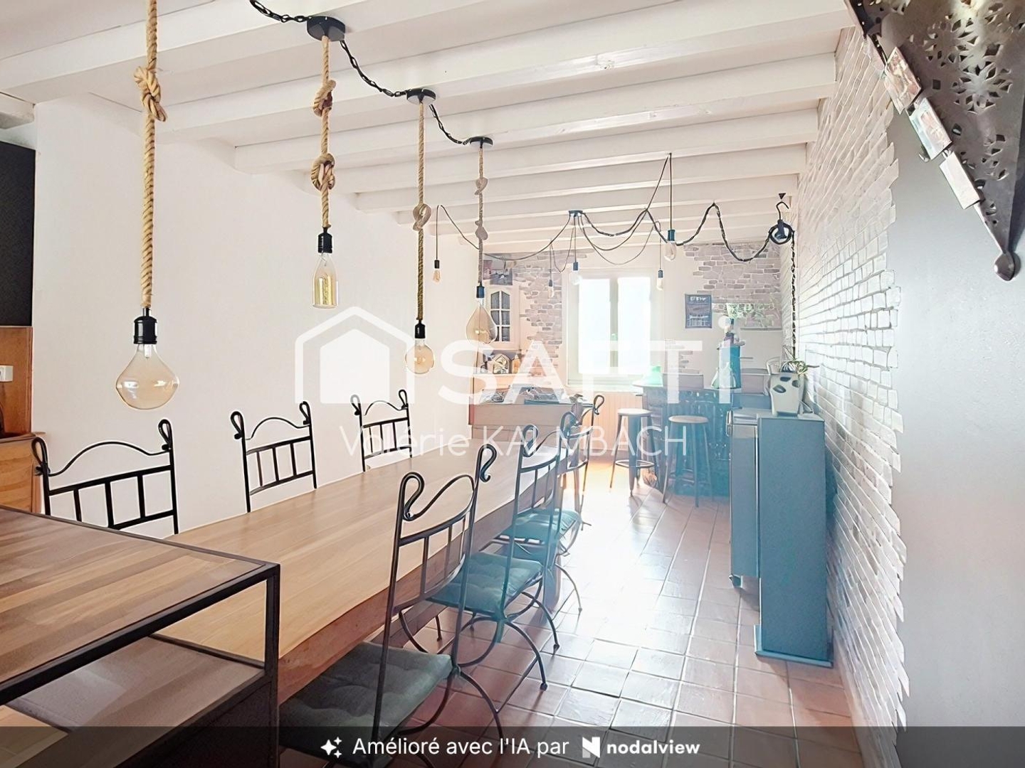 Maison à vendre - 9 pièces - 228m2 - Châteaubernard (16100)