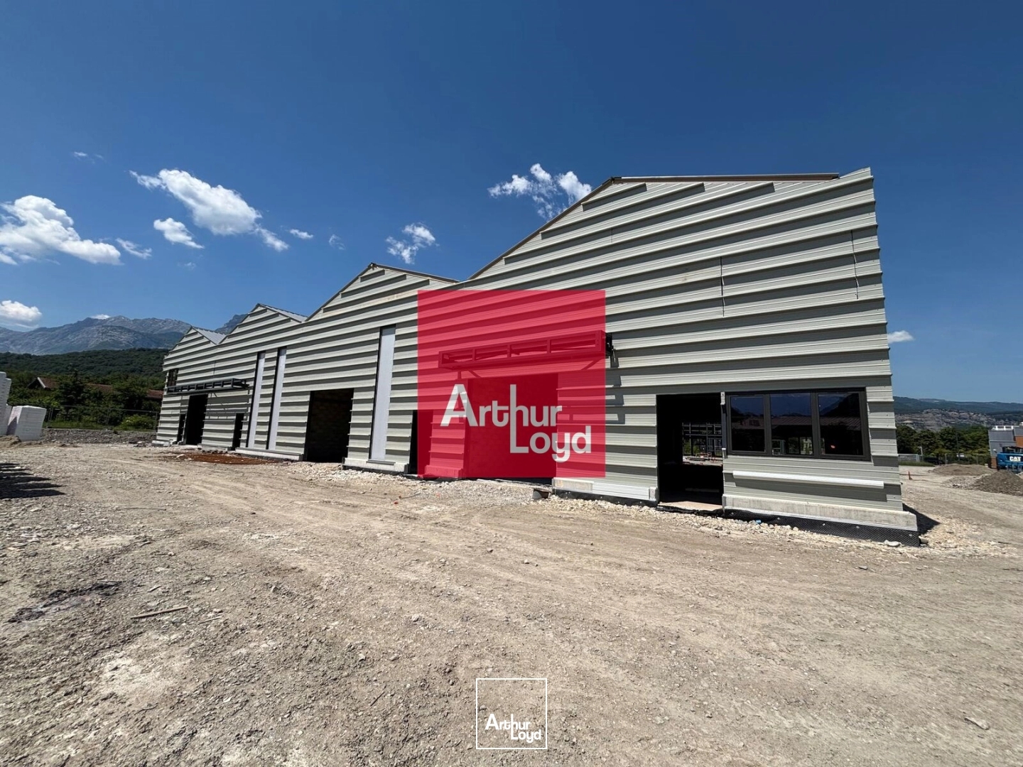 Locaux d'activite neufs a vendre Le Pont-de-Claix divisibles et accessibles