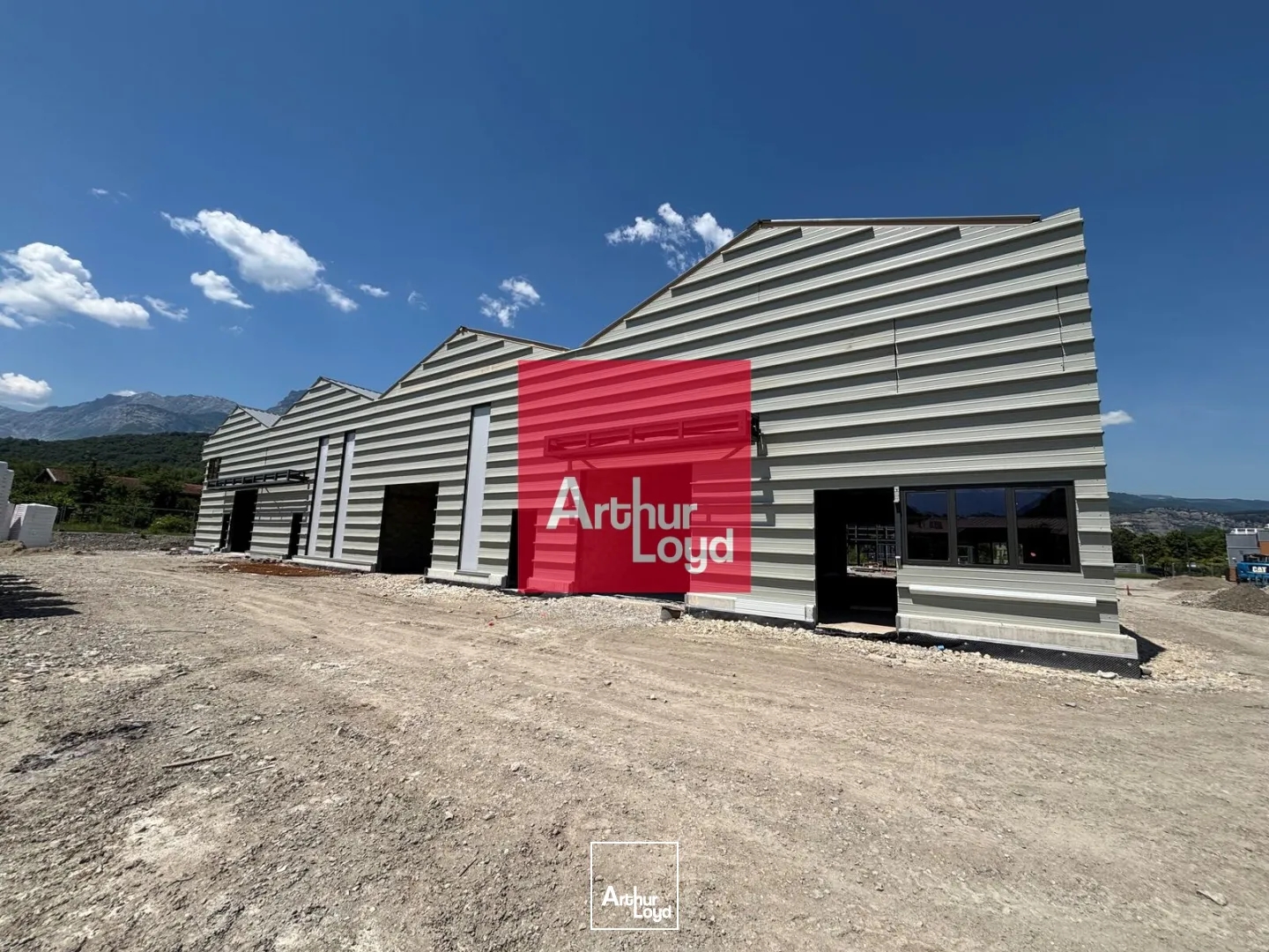 Locaux d'activite neufs a vendre Le Pont-de-Claix divisibles et accessibles