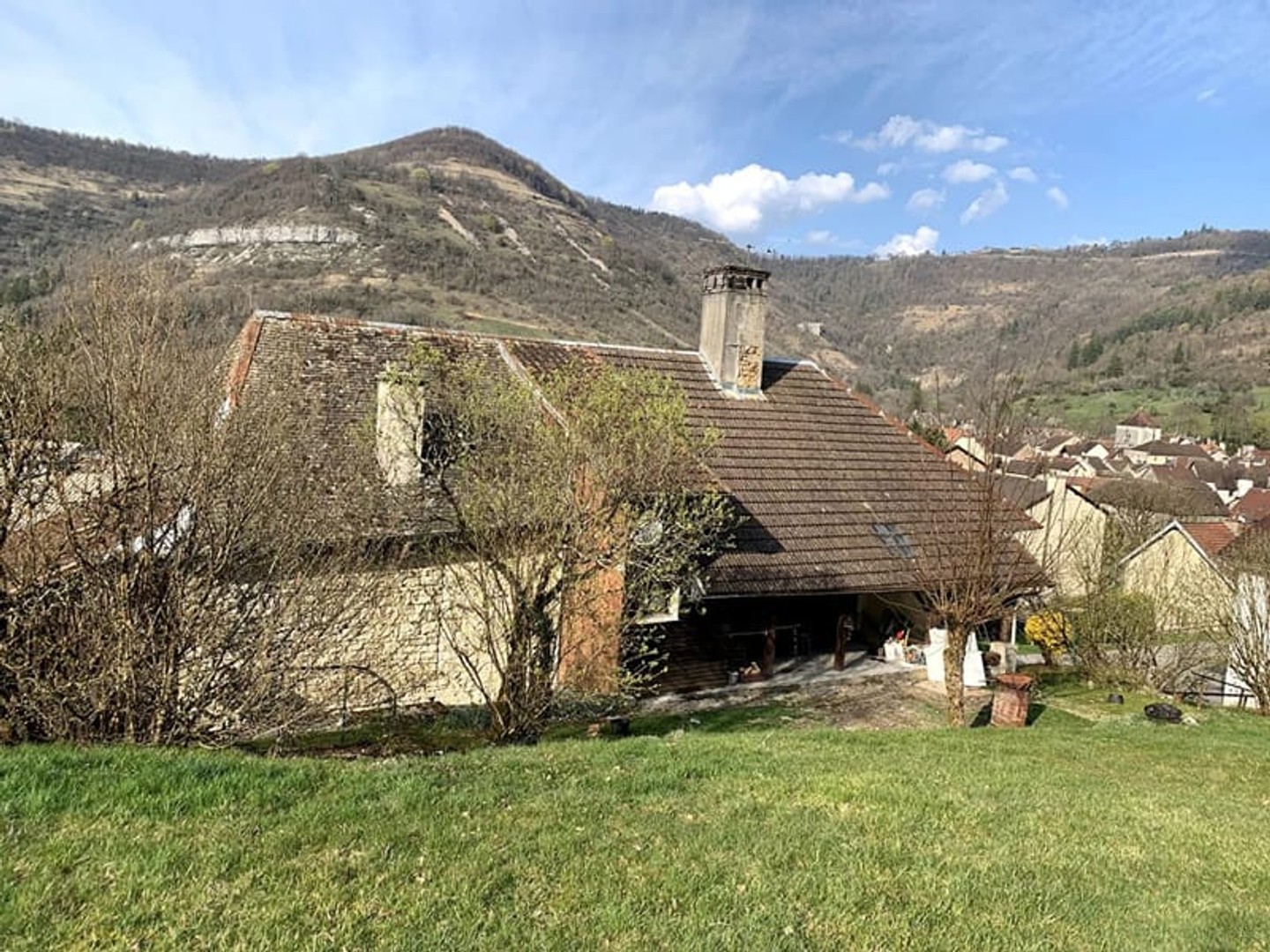 MAISON À RÉNOVER - VUE DÉGAGÉE - VUILLAFANS