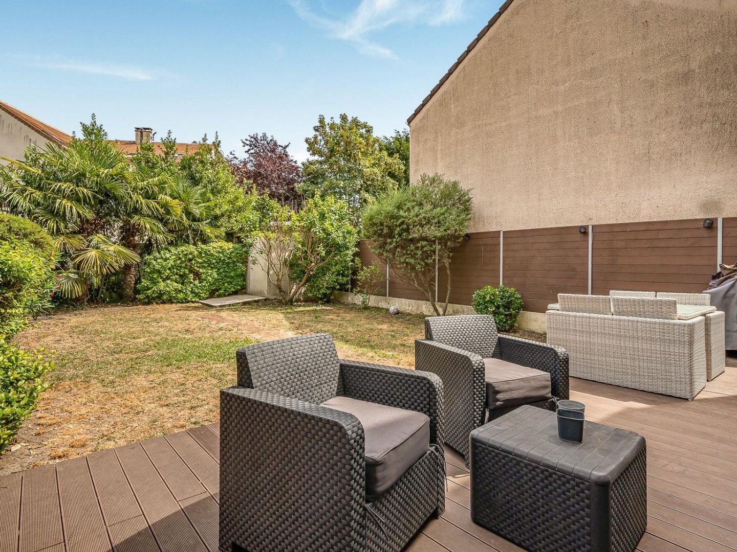 MAISON FAMILIALE 6 CHAMBRES ET BEAU JARDIN