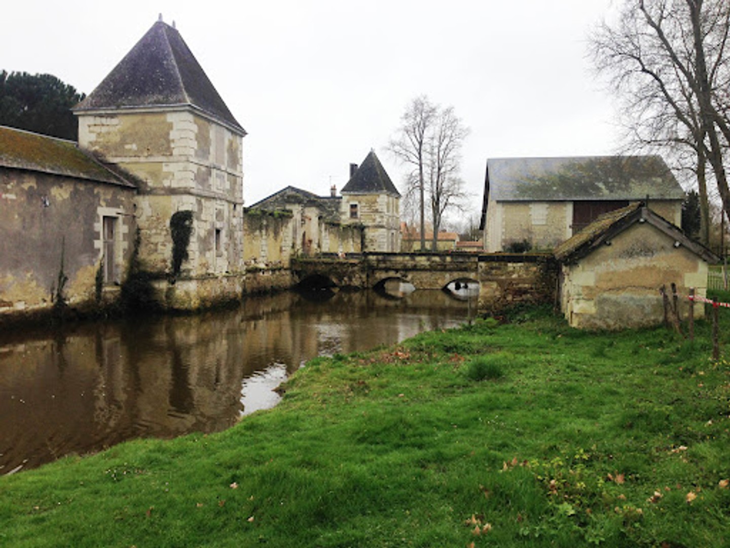 Maison à vendre - 16 pièces - 610m2 - Châtellerault (86100)