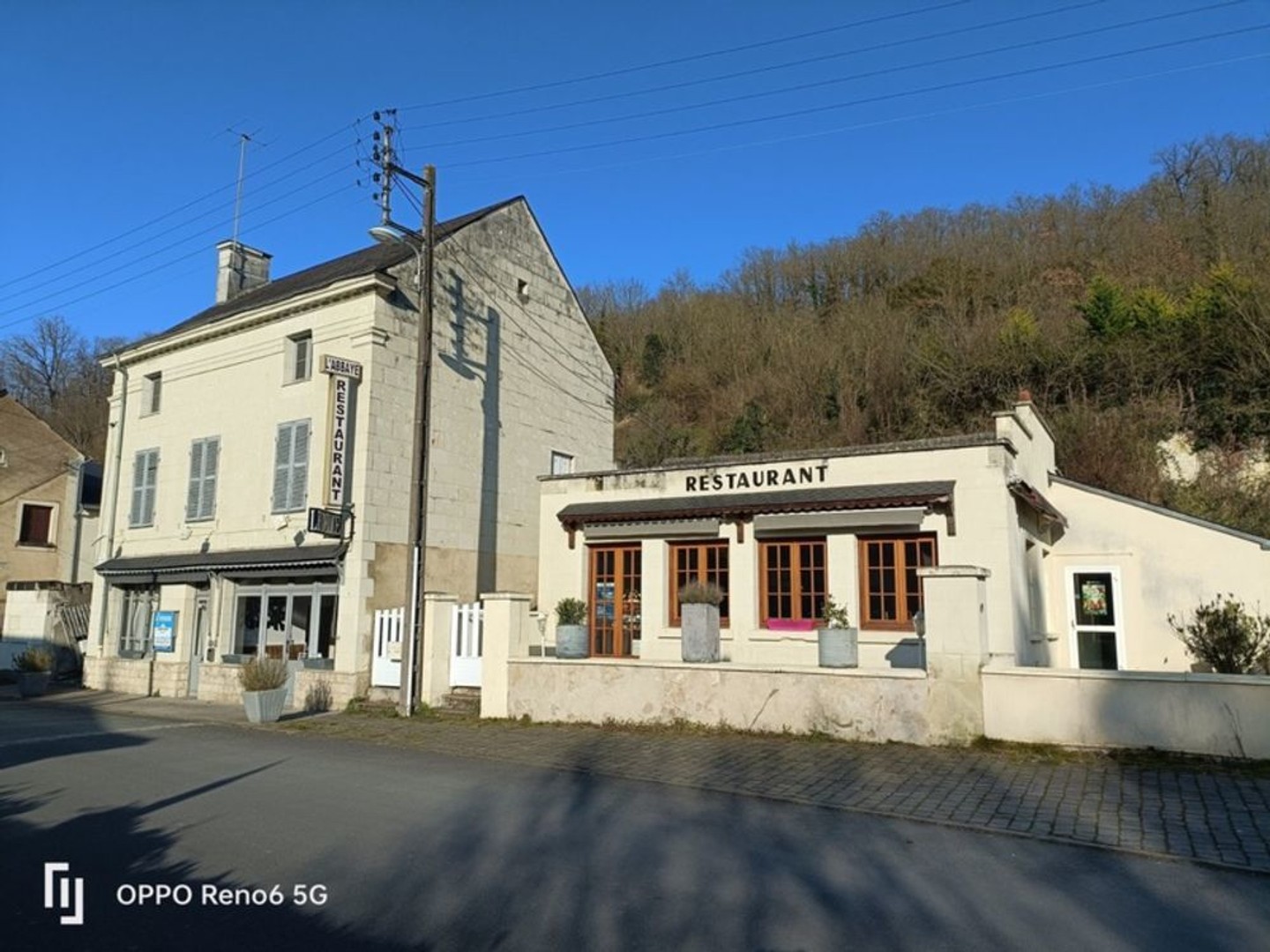 Local commercial/appartement à vendre FONTEVRAUD L'ABBAYE (49)