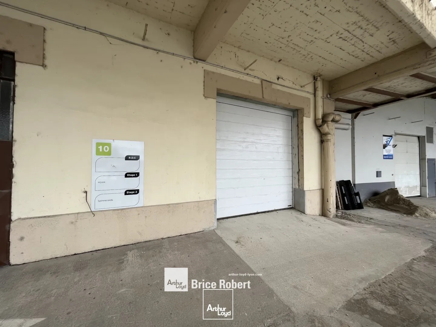 Locaux d'activité à vendre à Saint-Fons avec accès immédiat à l'autoroute A7
